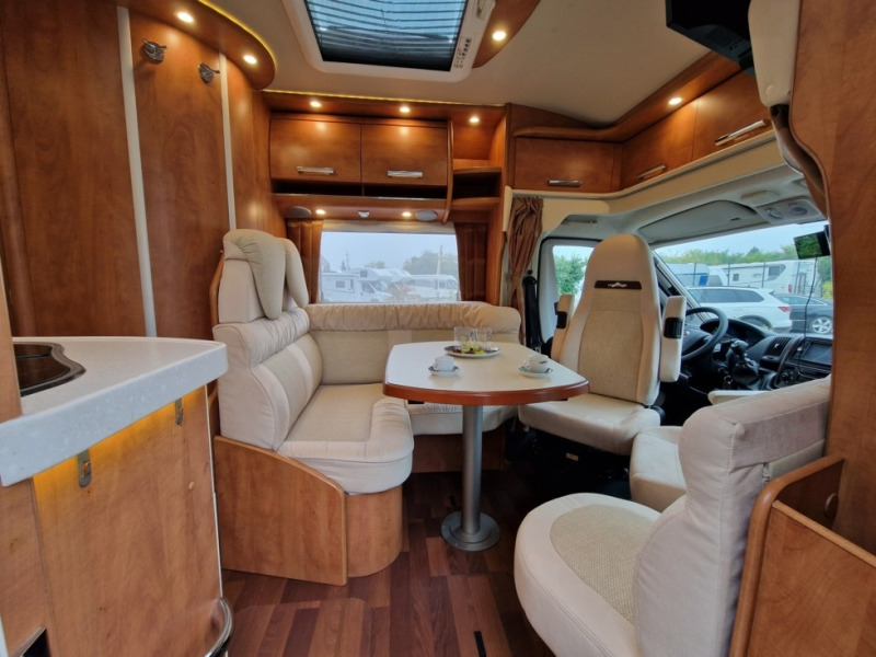 Carthago Chic C-Line T 4.3 - Semi entegre karavan: fotoğraf 5 Carthago Chic C-Line T 4.3 - Semi entegre karavan: fotoğraf 5