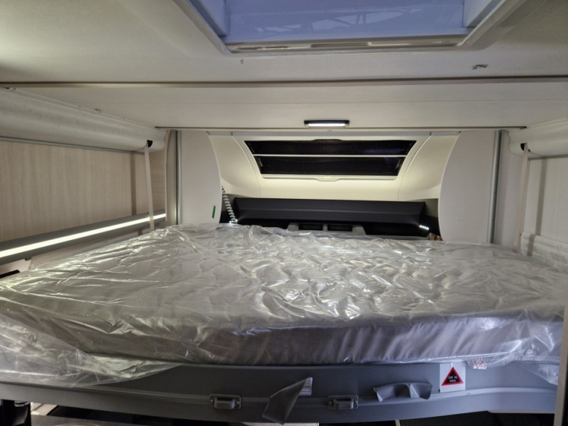 Yeni Semi entegre karavan Chausson 788 Titanium Ultimate Ford M24: fotoğraf 10
