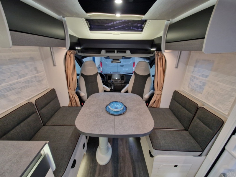 Yeni Semi entegre karavan Chausson 788 Titanium Ultimate Ford M24: fotoğraf 7