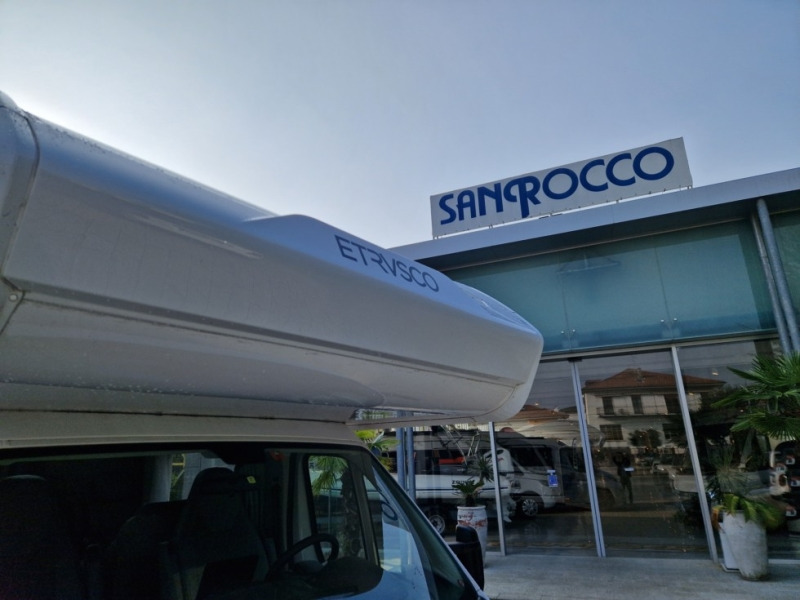 Etrusco A 7300 DB - Alkovenli karavan: fotoğraf 4 Etrusco A 7300 DB - Alkovenli karavan: fotoğraf 4