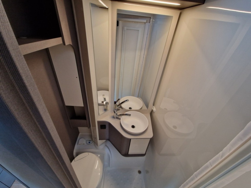 Etrusco T 6.9 SB - Semi entegre karavan: fotoğraf 2 Etrusco T 6.9 SB - Semi entegre karavan: fotoğraf 2