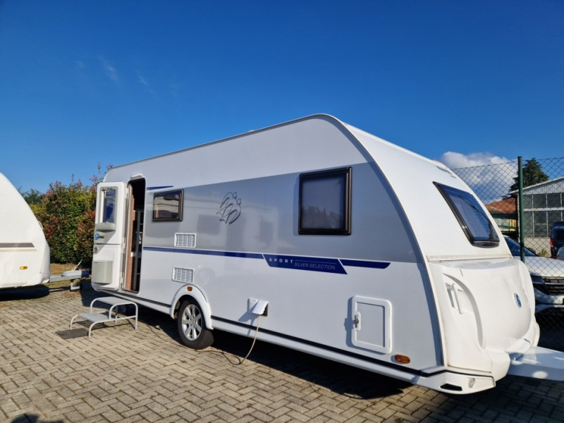 Knaus Sport 550 FSK - Çekme karavan: fotoğraf 1 Knaus Sport 550 FSK - Çekme karavan: fotoğraf 1