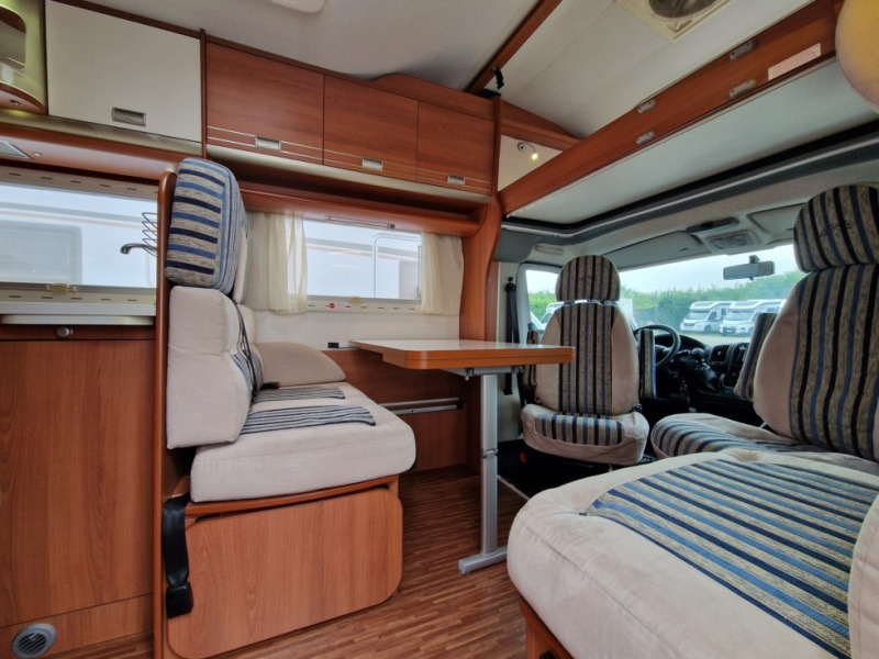 Laika X 710 - Alkovenli karavan: fotoğraf 4 Laika X 710 - Alkovenli karavan: fotoğraf 4