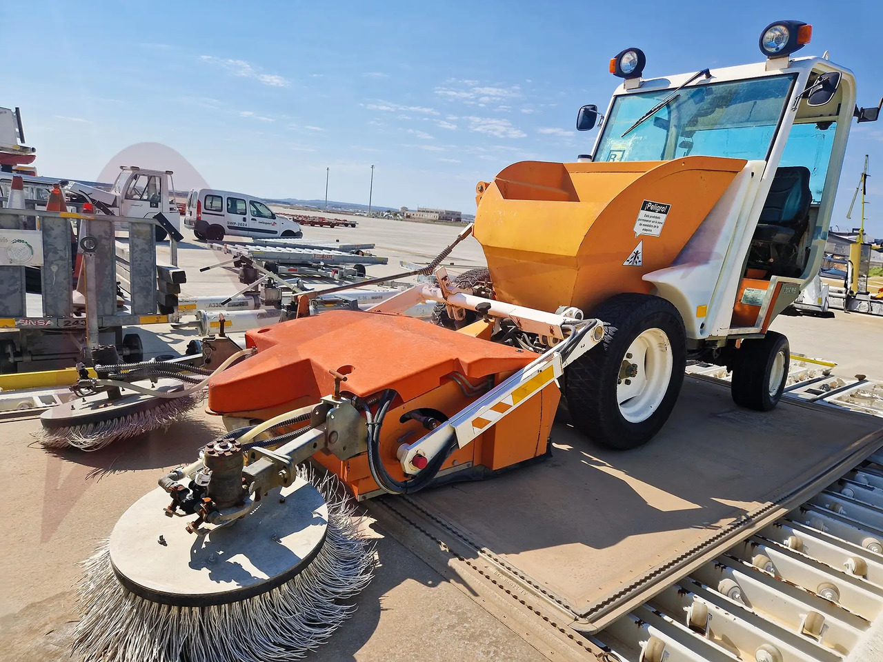 AUSA B120 RM - Yol süpürme aracı: fotoğraf 1 AUSA B120 RM - Yol süpürme aracı: fotoğraf 1