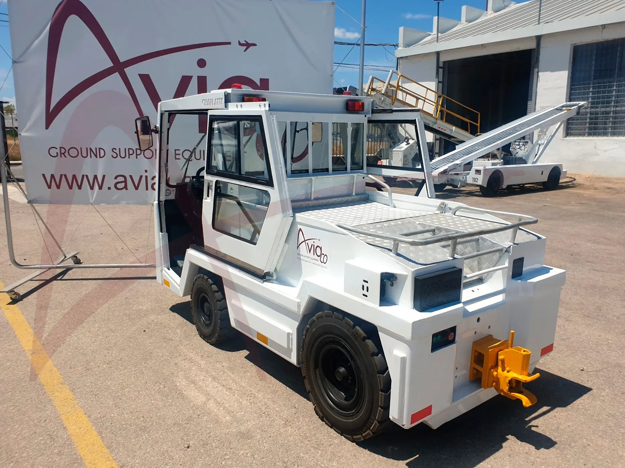 CHARLATTE T135 - Bagaj traktörü: fotoğraf 2 CHARLATTE T135 - Bagaj traktörü: fotoğraf 2