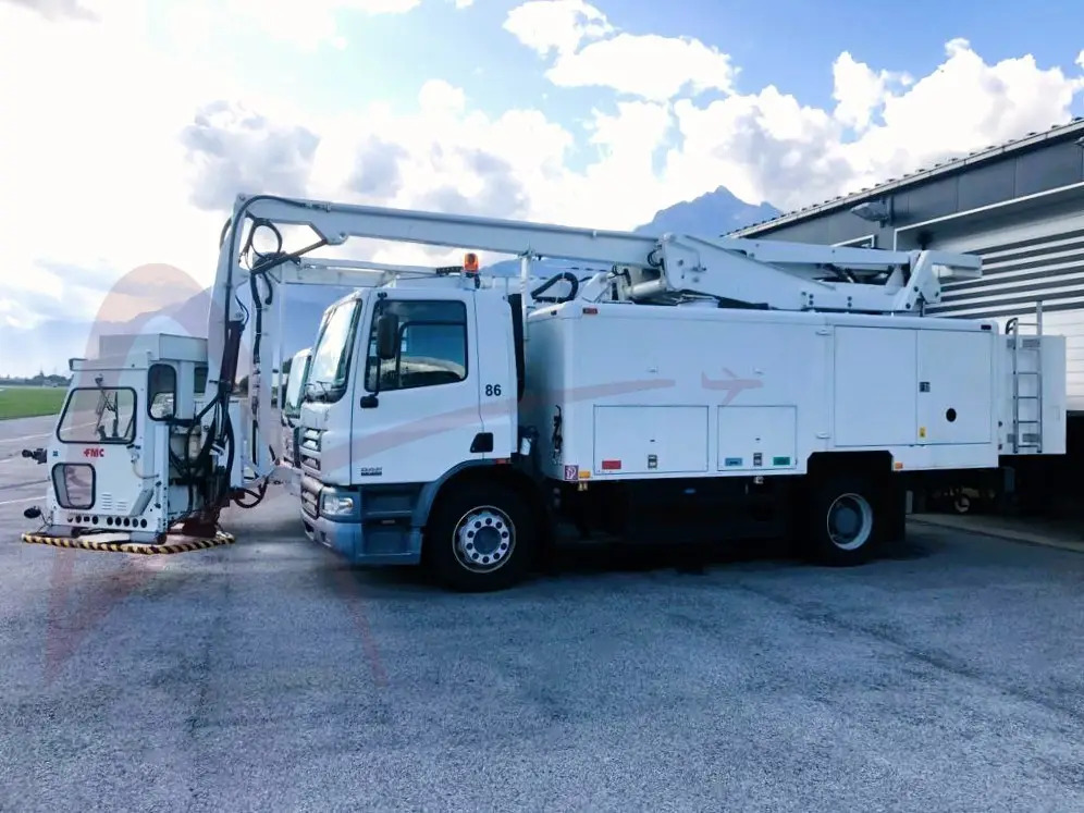 FMC LMD 2000 - Uçak buz çözme aracı: fotoğraf 2 FMC LMD 2000 - Uçak buz çözme aracı: fotoğraf 2