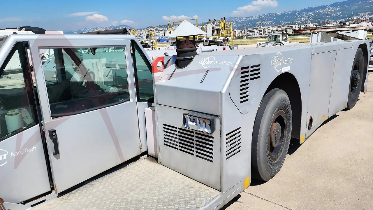JBT AEROTECH EXPEDITER 400 - Pushback araçı: fotoğraf 2 JBT AEROTECH EXPEDITER 400 - Pushback araçı: fotoğraf 2