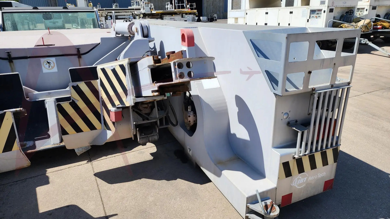 JBT AEROTECH EXPEDITER 400 - Pushback araçı: fotoğraf 4 JBT AEROTECH EXPEDITER 400 - Pushback araçı: fotoğraf 4