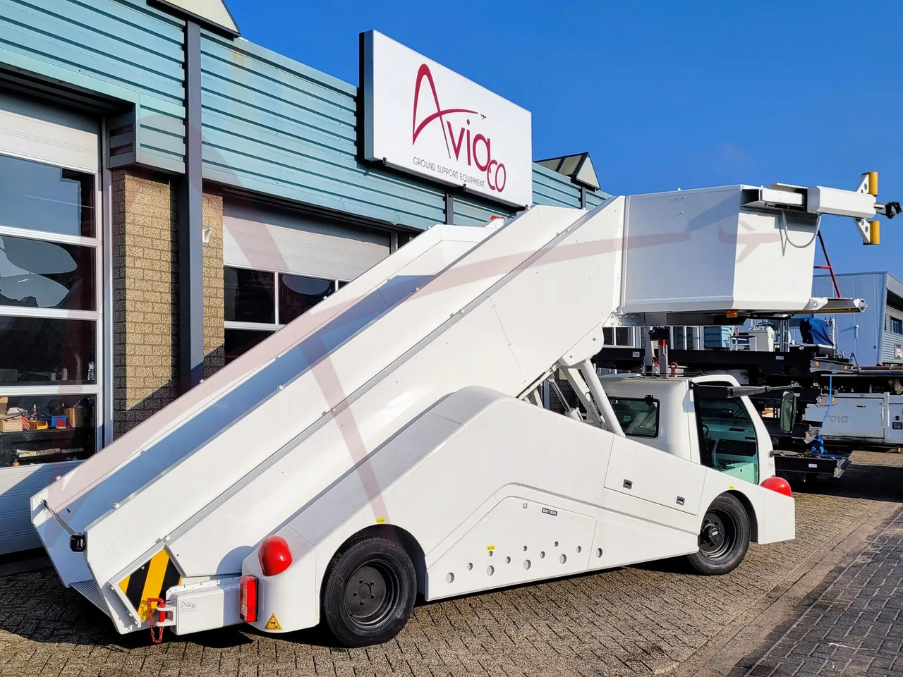 KAHLBACHER JET-STEP 180/420 - Uçak merdiveni: fotoğraf 2 KAHLBACHER JET-STEP 180/420 - Uçak merdiveni: fotoğraf 2