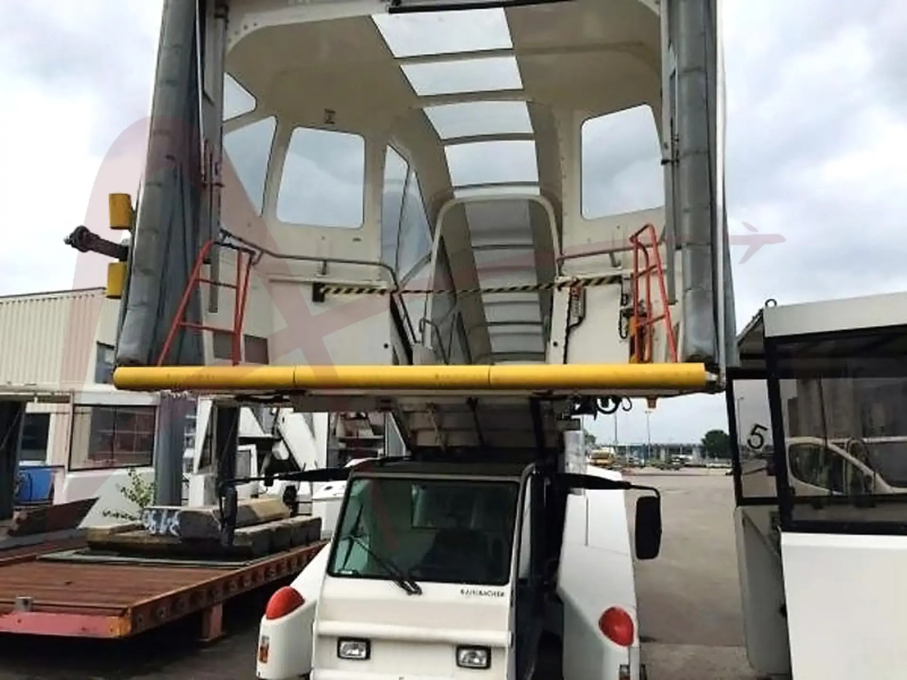 KAHLBACHER JET-STEP 180/420 - Uçak merdiveni: fotoğraf 5 KAHLBACHER JET-STEP 180/420 - Uçak merdiveni: fotoğraf 5