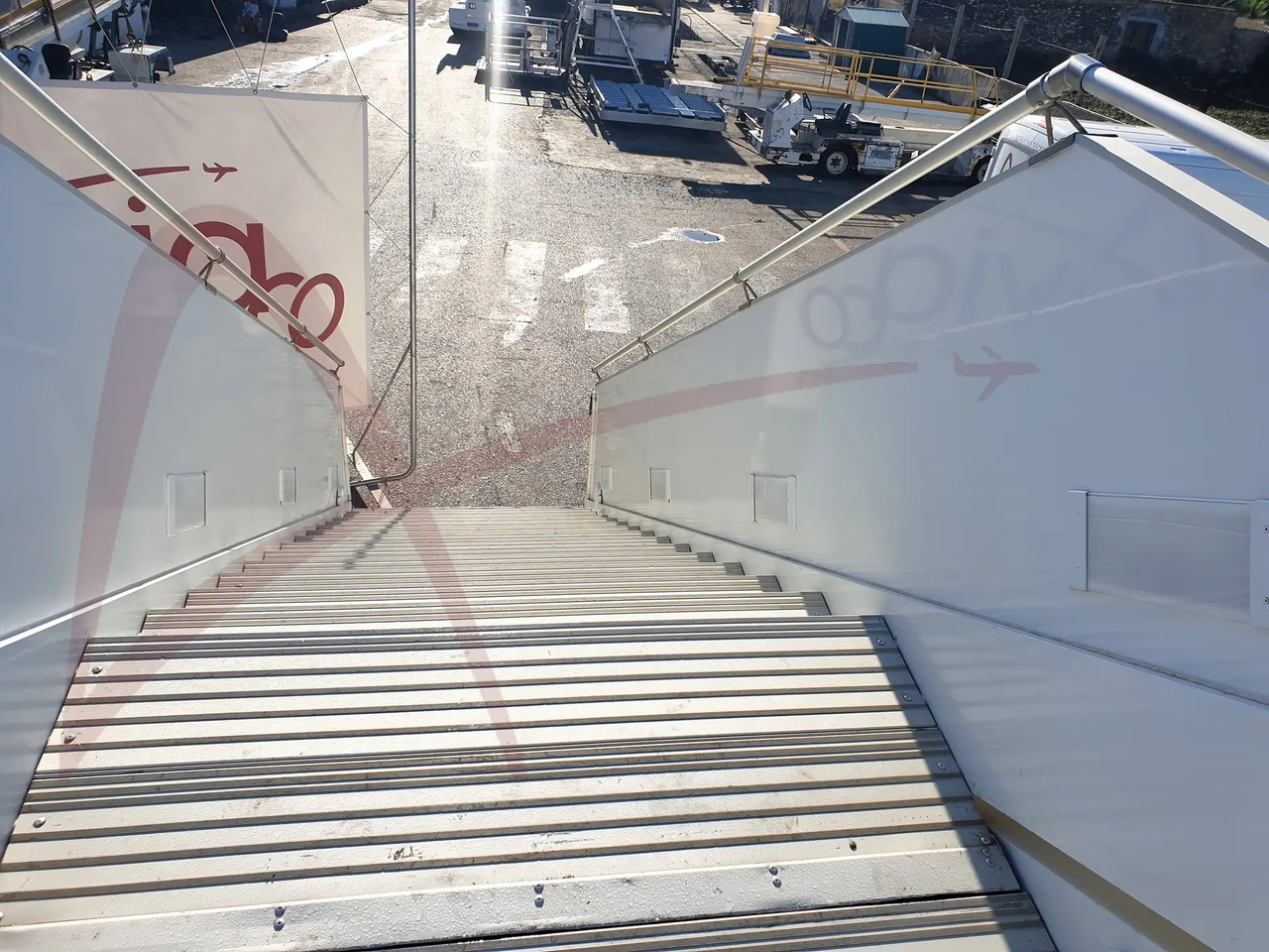 TLD ABS-580 - Uçak merdiveni: fotoğraf 4 TLD ABS-580 - Uçak merdiveni: fotoğraf 4