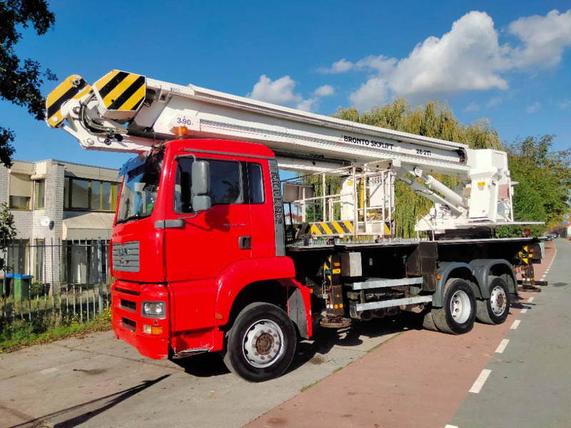 Bronto skylift 28-2T1 28 m hi lift hoogwerker MAN TGA 26. - Araç üzerine platform: fotoğraf 1 Bronto skylift 28-2T1 28 m hi lift hoogwerker MAN TGA 26. - Araç üzerine platform: fotoğraf 1