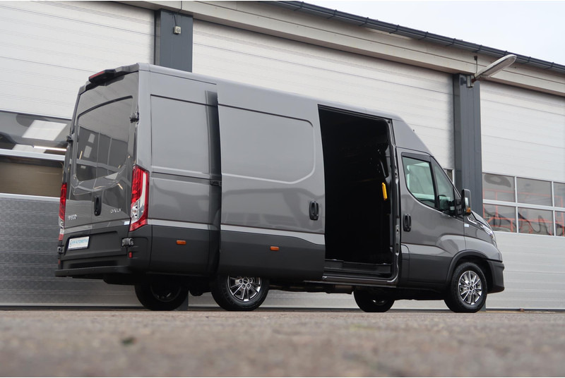 Iveco Daily 35S18HV 3.0 L2H2 AUT/ 2X SCHUIFDEUR/ CAMERA/ LED/ CRUISE/ CLIMA/ NAVI - Panelvan: fotoğraf 4 Iveco Daily 35S18HV 3.0 L2H2 AUT/ 2X SCHUIFDEUR/ CAMERA/ LED/ CRUISE/ CLIMA/ NAVI - Panelvan: fotoğraf 4