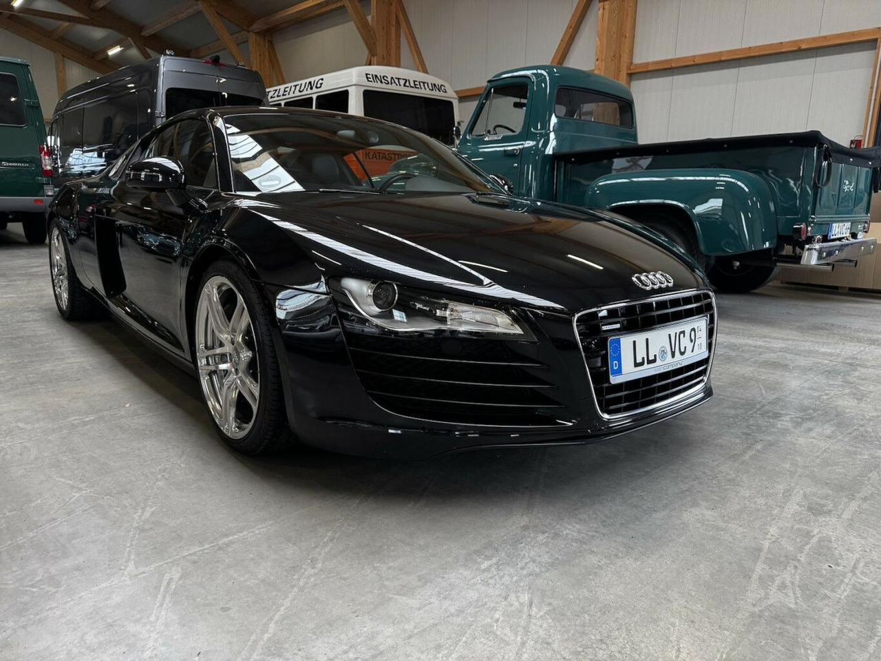 Audi R8 4.2 FSI V8 quattro Coupé - Binek araba: fotoğraf 3 Audi R8 4.2 FSI V8 quattro Coupé - Binek araba: fotoğraf 3