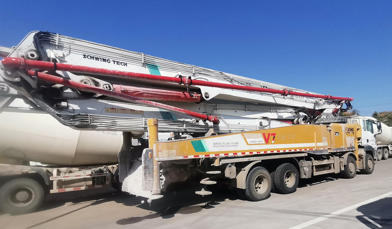 XCMG Factory Second Hand Hydraulic Concrete Pump HB62V 62m Cement Punp Truck For Sale - Mobil beton pompası: fotoğraf 3 XCMG Factory Second Hand Hydraulic Concrete Pump HB62V 62m Cement Punp Truck For Sale - Mobil beton pompası: fotoğraf 3