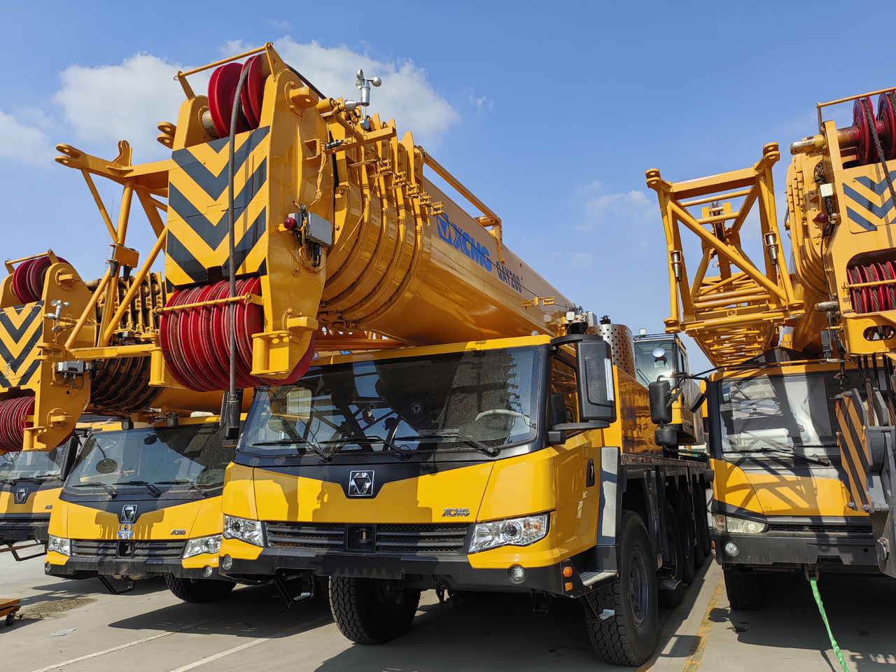 XCMG Factory Second Hand Mobile Truck Crane QAY200 200 Ton All Terrain Cranes In Good Condition - All-terrain vinç: fotoğraf 2 XCMG Factory Second Hand Mobile Truck Crane QAY200 200 Ton All Terrain Cranes In Good Condition - All-terrain vinç: fotoğraf 2