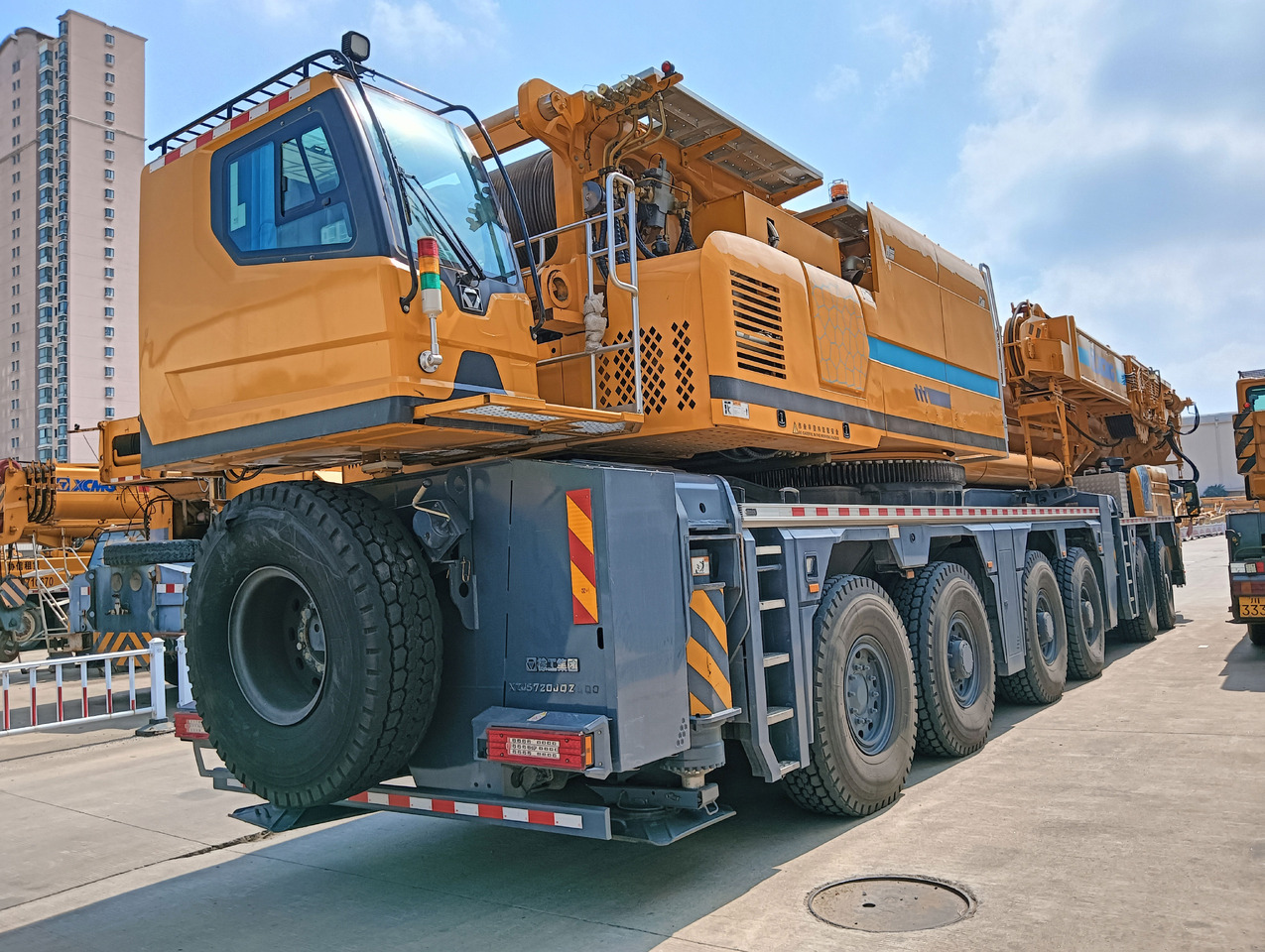 XCMG Manufacturer Second Hand Hydraulic Crane XCA600 600 Ton All Terrain Cranes Price - All-terrain vinç: fotoğraf 4 XCMG Manufacturer Second Hand Hydraulic Crane XCA600 600 Ton All Terrain Cranes Price - All-terrain vinç: fotoğraf 4