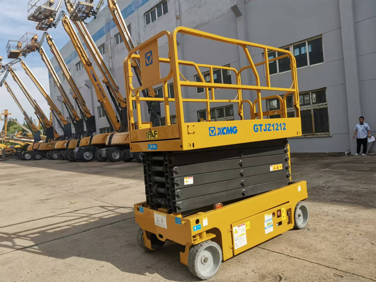 XCMG Official 12m Used Self Propelled Scissor Lift GTJZ1212 Aerial Work Platforms For Sale - Makasli platform: fotoğraf 5 XCMG Official 12m Used Self Propelled Scissor Lift GTJZ1212 Aerial Work Platforms For Sale - Makasli platform: fotoğraf 5