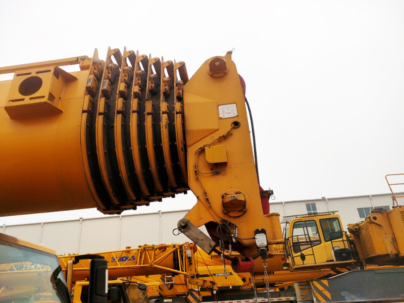 XCMG Official 130t Second Hand All Terrain Mobile Crane XCA130L8C Hydraulic Arm Crane Price List - All-terrain vinç: fotoğraf 5 XCMG Official 130t Second Hand All Terrain Mobile Crane XCA130L8C Hydraulic Arm Crane Price List - All-terrain vinç: fotoğraf 5