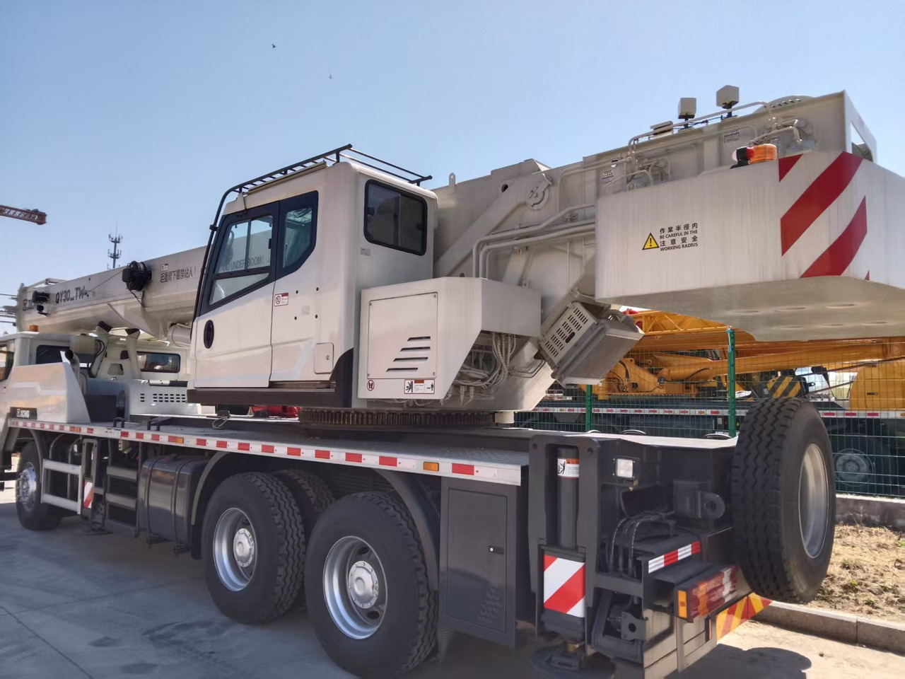 XCMG Official Construction Mini Mobile Crane QY30_TW 30 ton Used Small Hydraulic Crane Price - Mobil vinç: fotoğraf 4 XCMG Official Construction Mini Mobile Crane QY30_TW 30 ton Used Small Hydraulic Crane Price - Mobil vinç: fotoğraf 4