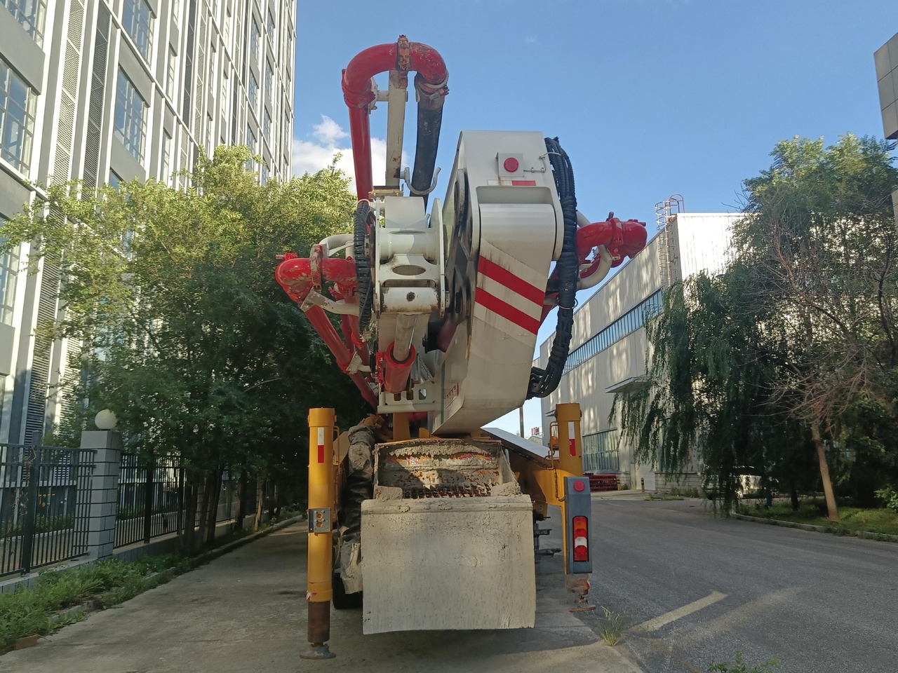 XCMG Official Second Hand Cement Pump Truck HB62V 62m Concrete Pump Truck Price List - Mobil beton pompası: fotoğraf 4 XCMG Official Second Hand Cement Pump Truck HB62V 62m Concrete Pump Truck Price List - Mobil beton pompası: fotoğraf 4