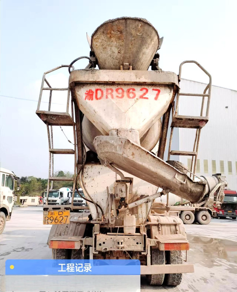 XCMG Official Second Hand G4804B HOWO Concrete Mixer Truck 12 Cubic Hydraulic Concrete Mixer Price List - Transmikser: fotoğraf 5 XCMG Official Second Hand G4804B HOWO Concrete Mixer Truck 12 Cubic Hydraulic Concrete Mixer Price List - Transmikser: fotoğraf 5