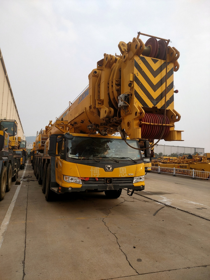 XCMG Official Second Hand Truck Cranes XCA300_1 300 Ton Mobile Crane Price - All-terrain vinç: fotoğraf 4 XCMG Official Second Hand Truck Cranes XCA300_1 300 Ton Mobile Crane Price - All-terrain vinç: fotoğraf 4