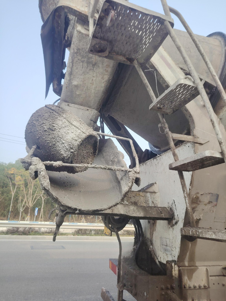 XCMG Official Used 12m³ Volumetric Concrete Mixer Truck G4804B Large Cement Mixer Hot Sale - Transmikser: fotoğraf 5 XCMG Official Used 12m³ Volumetric Concrete Mixer Truck G4804B Large Cement Mixer Hot Sale - Transmikser: fotoğraf 5