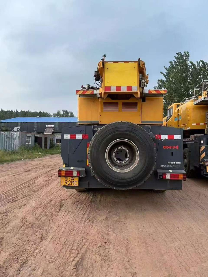 XCMG Official Used Boom Truck Crane XCA300 300t Diesel All Terrain Crane Best Sale - All-terrain vinç: fotoğraf 4 XCMG Official Used Boom Truck Crane XCA300 300t Diesel All Terrain Crane Best Sale - All-terrain vinç: fotoğraf 4