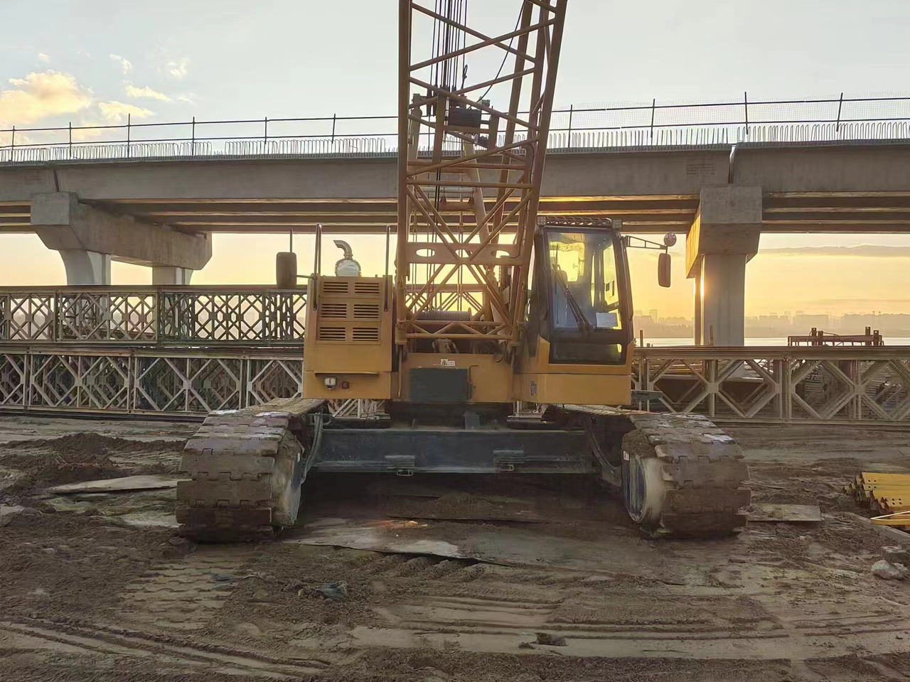 XCMG Official Used Mini Mobile Crane XGC75 75 Ton Crawler Crane With Cheap Price - Paletli vinç: fotoğraf 3 XCMG Official Used Mini Mobile Crane XGC75 75 Ton Crawler Crane With Cheap Price - Paletli vinç: fotoğraf 3