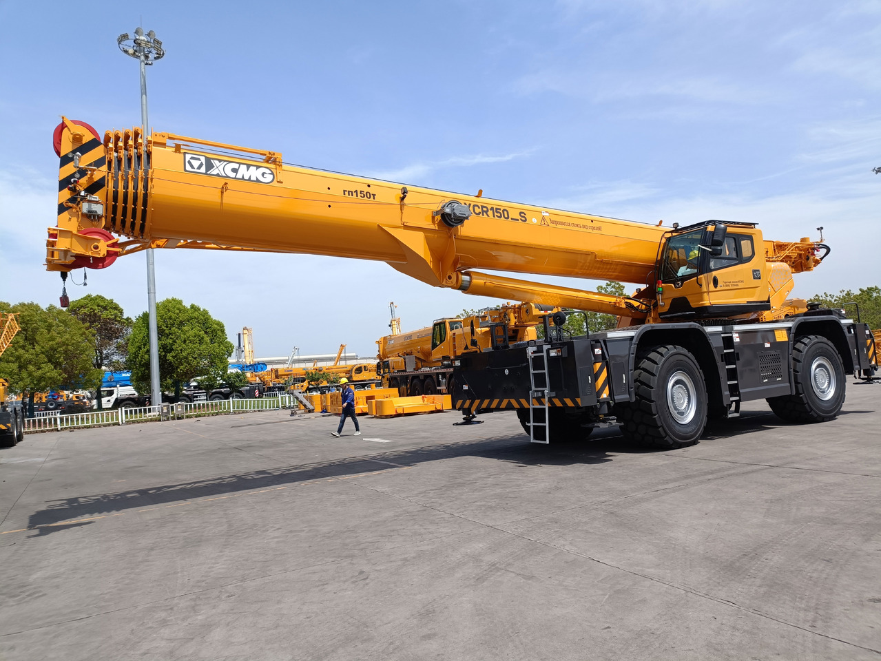 XCMG Official XCR150 Used Rough Terrain Mobile Crane 150 Ton Truck Crane Price - Arazi tipi vinç: fotoğraf 2 XCMG Official XCR150 Used Rough Terrain Mobile Crane 150 Ton Truck Crane Price - Arazi tipi vinç: fotoğraf 2