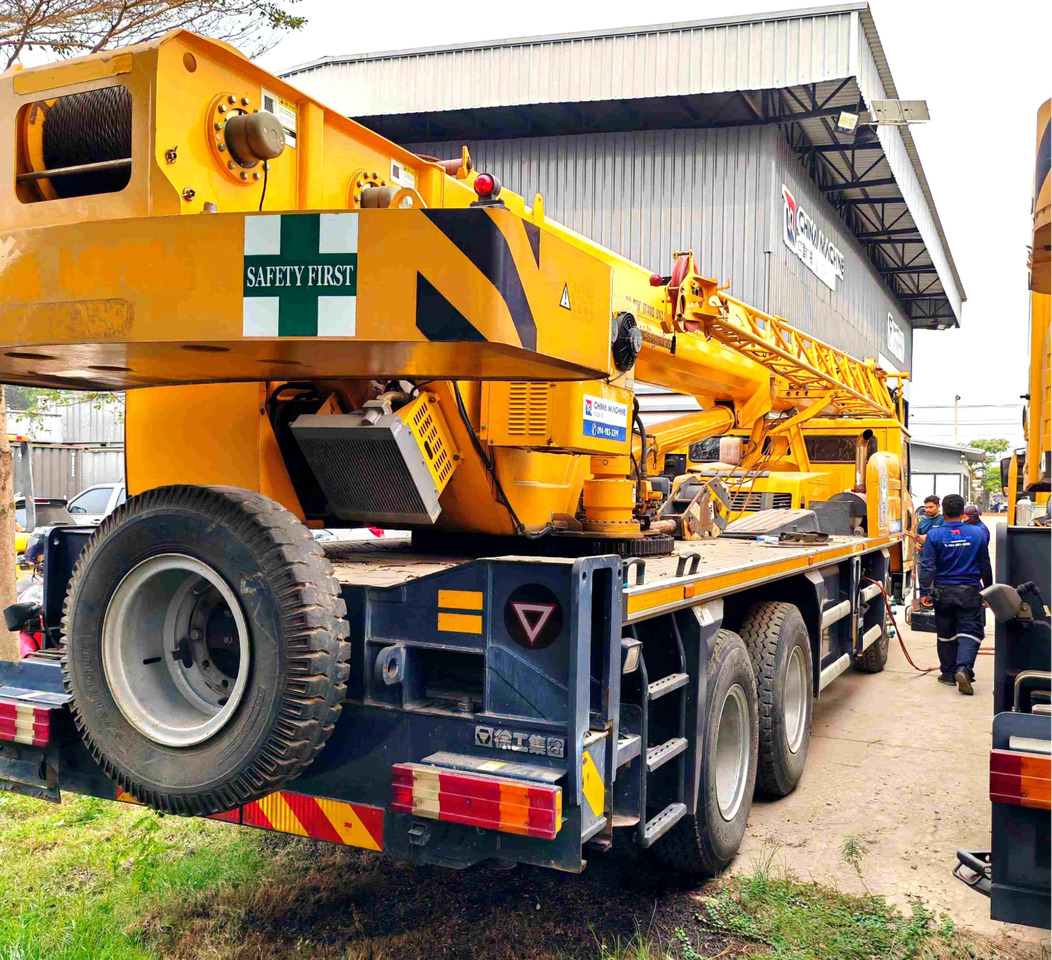 XCMG XCT16_Y 16ton mobile drive 4-Section Telescopic Crane truck - Mobil vinç: fotoğraf 3 XCMG XCT16_Y 16ton mobile drive 4-Section Telescopic Crane truck - Mobil vinç: fotoğraf 3