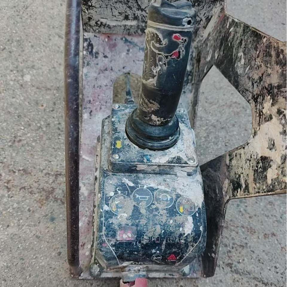 XCMG XG1412HA-Li battery electric mobile scissor lift 14m price - Makasli platform: fotoğraf 2 XCMG XG1412HA-Li battery electric mobile scissor lift 14m price - Makasli platform: fotoğraf 2