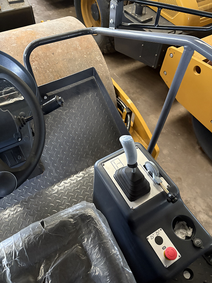XCMG XS123 12ton used hydraulic road roller price - Yol silindiri: fotoğraf 2 XCMG XS123 12ton used hydraulic road roller price - Yol silindiri: fotoğraf 2