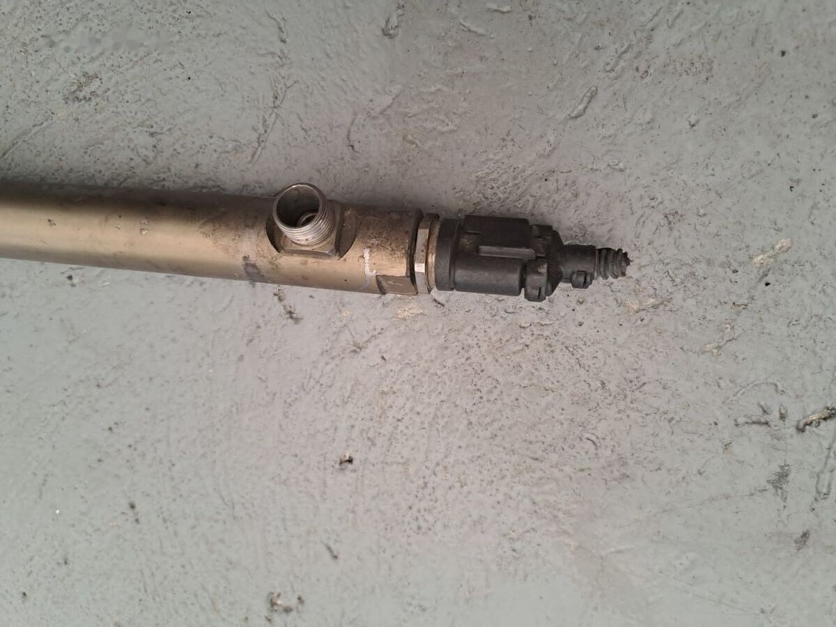 Commonrail pressure pipe Mercedes-Benz ACTROS MP4 A4710780245 Mercedes-Benz ACTROS MP4 truck - Yakıt sistemi - Kamyon: fotoğraf 3 Commonrail pressure pipe Mercedes-Benz ACTROS MP4 A4710780245 Mercedes-Benz ACTROS MP4 truck - Yakıt sistemi - Kamyon: fotoğraf 3