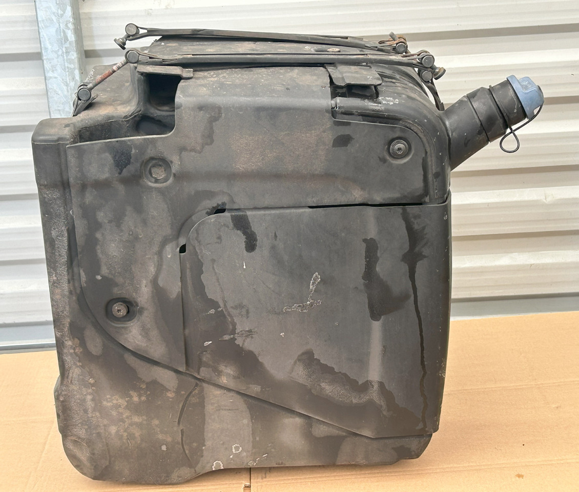 DAF ADBLUE FLUID TANK 90L XF 106 480 - AdBlue tankı: fotoğraf 1 DAF ADBLUE FLUID TANK 90L XF 106 480 - AdBlue tankı: fotoğraf 1
