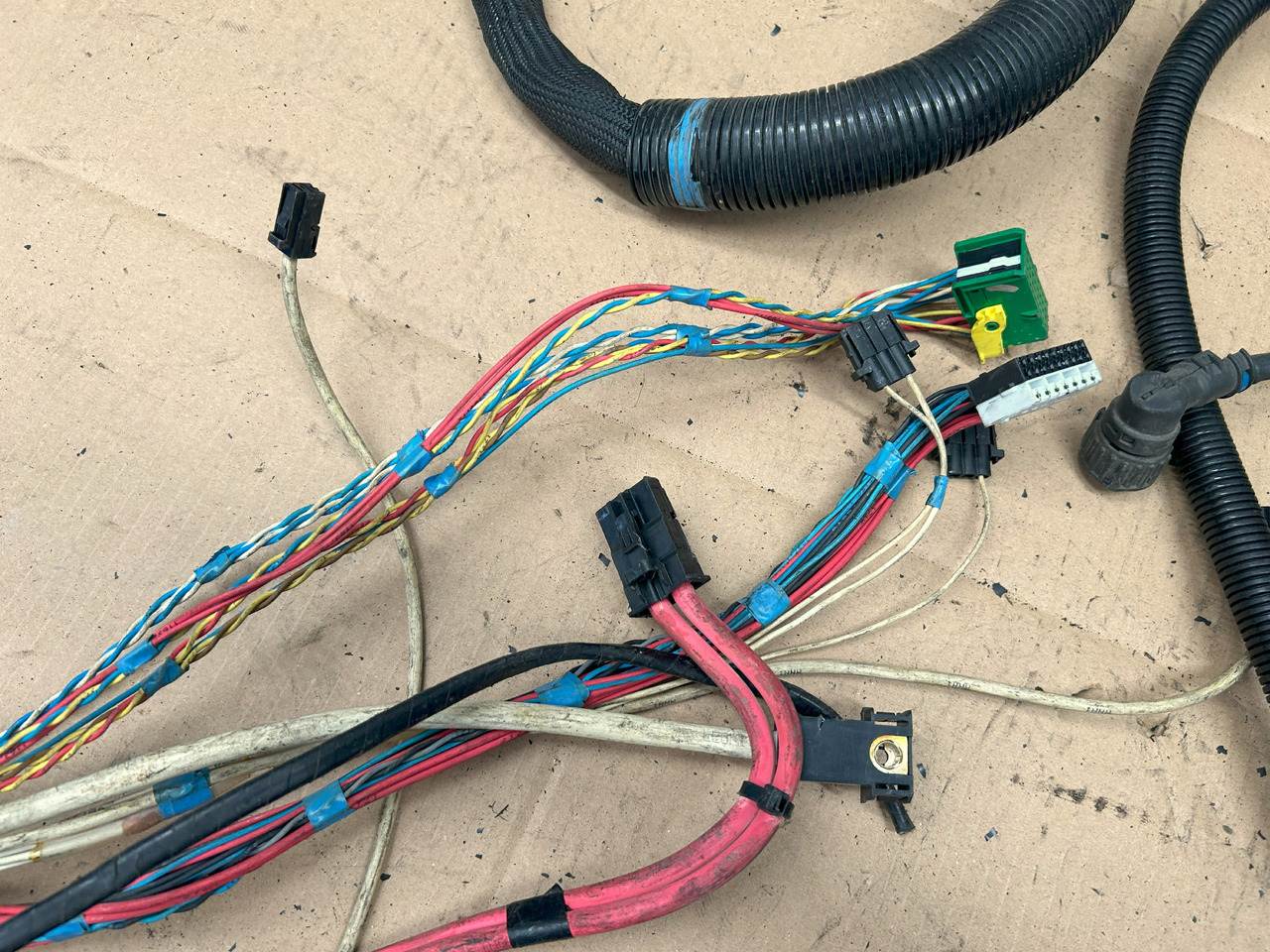 DAF XF 106 J3C ENGINE WIRING HARNESS - Kablolar/ Teller: fotoğraf 5 DAF XF 106 J3C ENGINE WIRING HARNESS - Kablolar/ Teller: fotoğraf 5