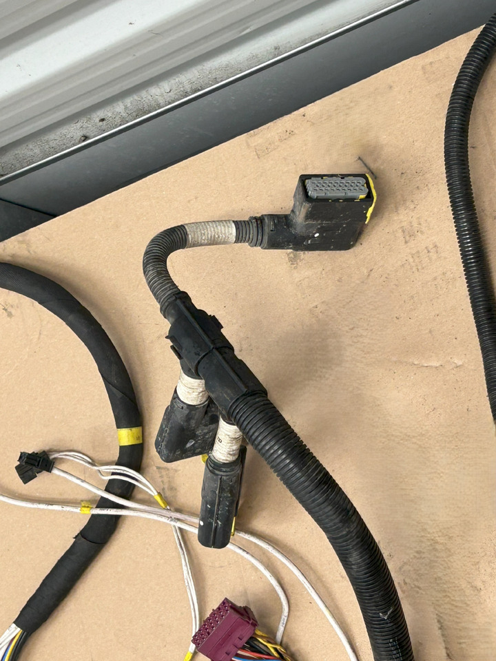 DAF XF 106 TRAILER SOCKET ELECTRICAL HARNESS - Kablolar/ Teller: fotoğraf 3 DAF XF 106 TRAILER SOCKET ELECTRICAL HARNESS - Kablolar/ Teller: fotoğraf 3