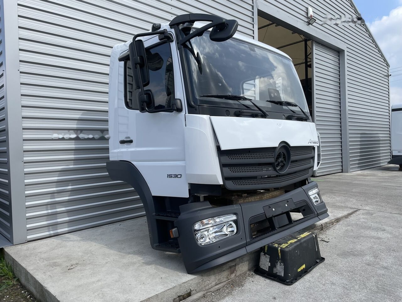 FRONT BUMPER COMPLETE EXTRA COST 700EU Mercedes-Benz ATEGO Euro 6 Mercedes-Benz 1523 L, 1524 L, 1527 L, 1530 - Kabin - Kamyon: fotoğraf 2 FRONT BUMPER COMPLETE EXTRA COST 700EU Mercedes-Benz ATEGO Euro 6 Mercedes-Benz 1523 L, 1524 L, 1527 L, 1530 - Kabin - Kamyon: fotoğraf 2