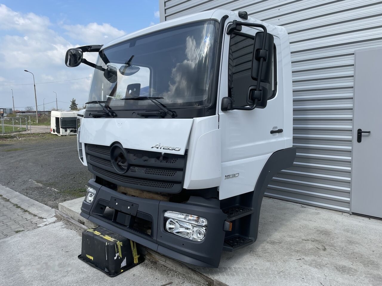 FRONT BUMPER COMPLETE EXTRA COST 700EU Mercedes-Benz ATEGO Euro 6 Mercedes-Benz 1523 L, 1524 L, 1527 L, 1530 - Kabin - Kamyon: fotoğraf 4 FRONT BUMPER COMPLETE EXTRA COST 700EU Mercedes-Benz ATEGO Euro 6 Mercedes-Benz 1523 L, 1524 L, 1527 L, 1530 - Kabin - Kamyon: fotoğraf 4