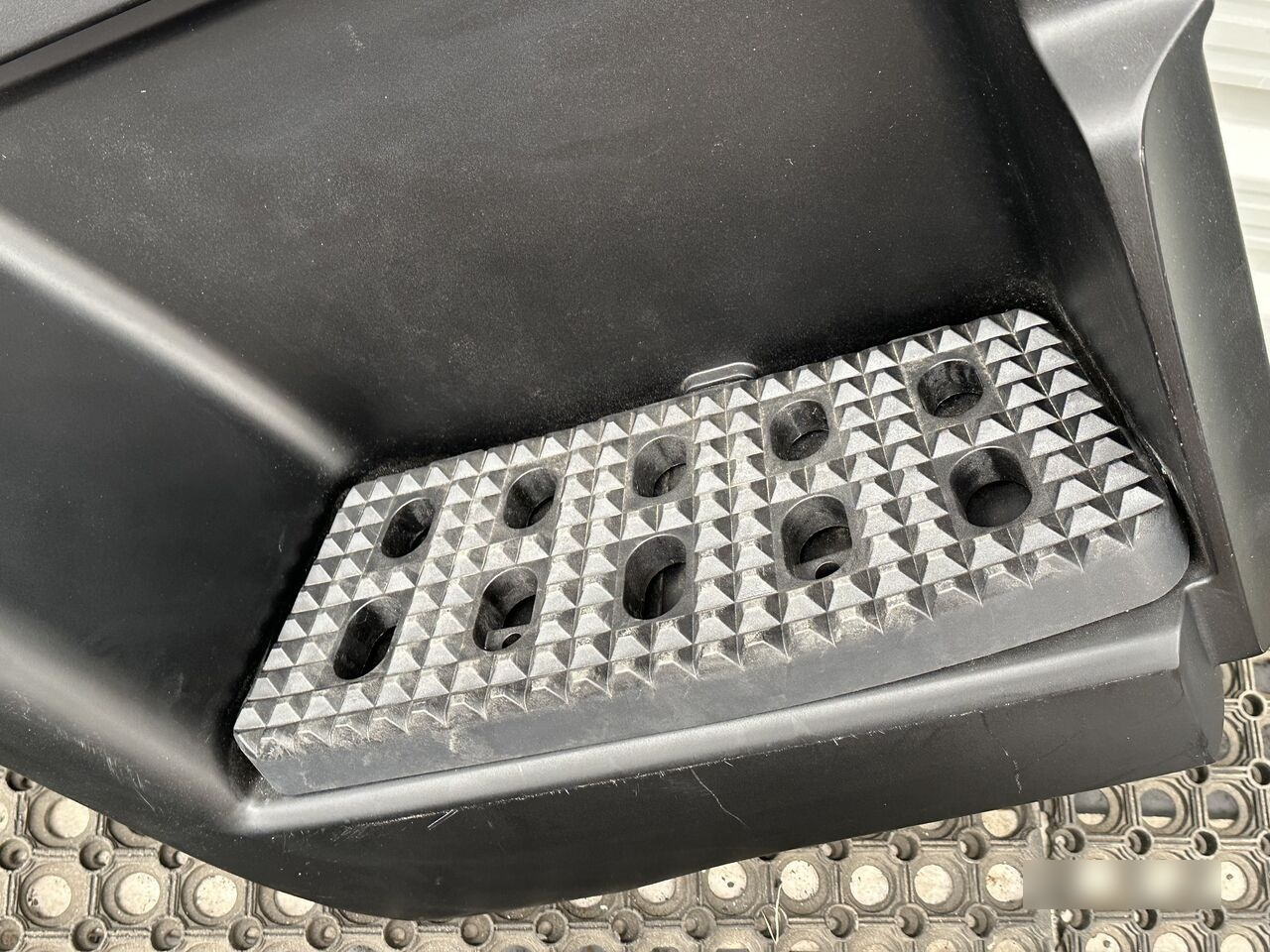 IVECO EUROCARGO RIGHT 500343257 IVECO 500343257 - Basamak - Kamyon: fotoğraf 3 IVECO EUROCARGO RIGHT 500343257 IVECO 500343257 - Basamak - Kamyon: fotoğraf 3