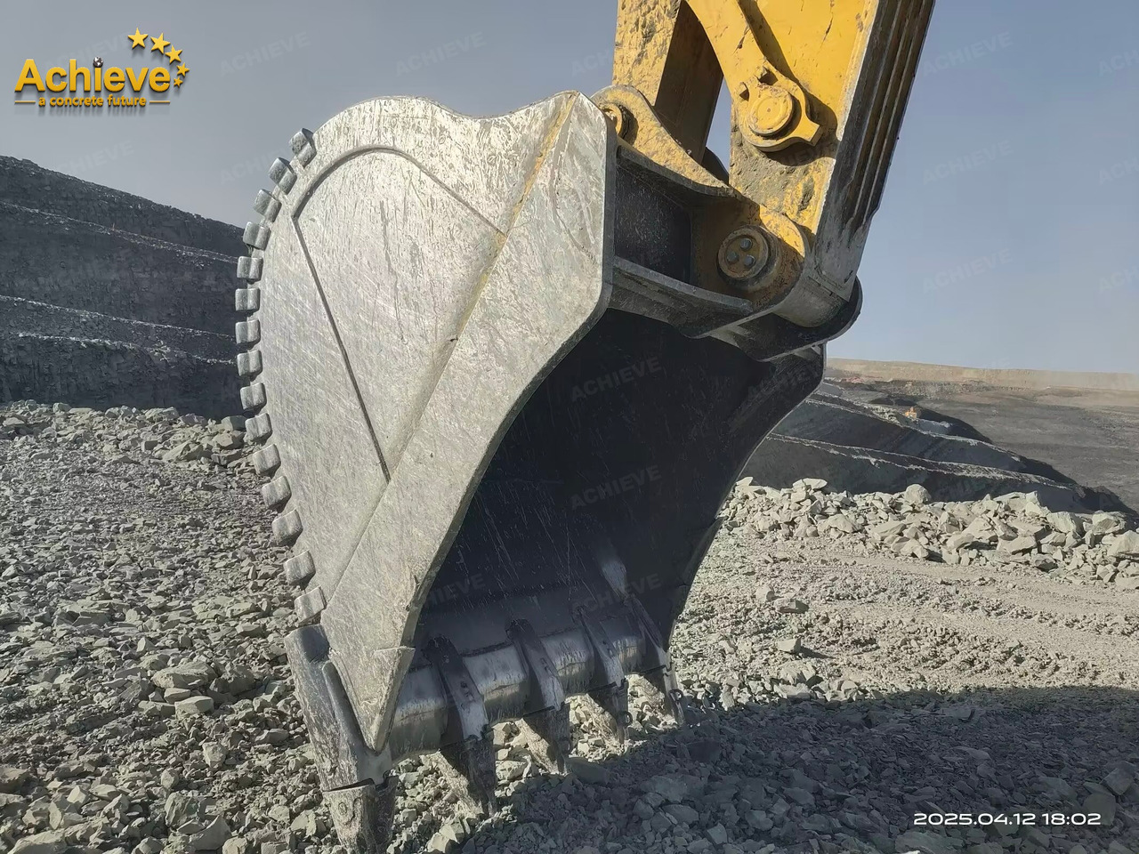 Komatsu 【ACHIEVE】TOP CONDITION!!! PC1250-11R 2023 4500h Horsepower (HP) 758 HP @ 1,800 rpm Operating weight (lbs) 269,300 - 272,600 Bucket Capacity (yd3) 5.3-9.5 - Paletli ekskavatör: fotoğraf 5 Komatsu 【ACHIEVE】TOP CONDITION!!! PC1250-11R 2023 4500h Horsepower (HP) 758 HP @ 1,800 rpm Operating weight (lbs) 269,300 - 272,600 Bucket Capacity (yd3) 5.3-9.5 - Paletli ekskavatör: fotoğraf 5