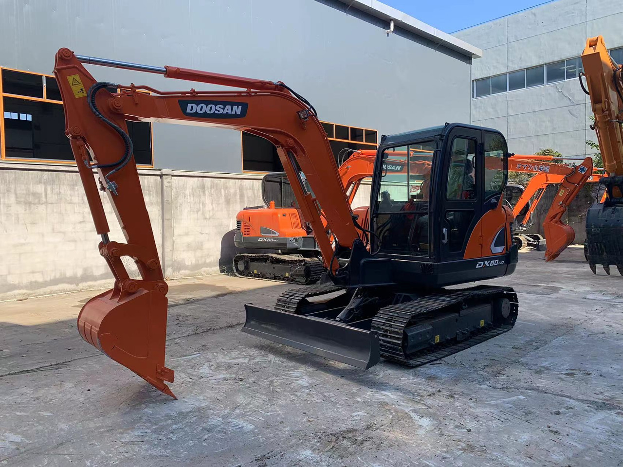 DOOSAN Mini Excavator Doosan DX60, DX55 - Paletli ekskavatör: fotoğraf 4 DOOSAN Mini Excavator Doosan DX60, DX55 - Paletli ekskavatör: fotoğraf 4
