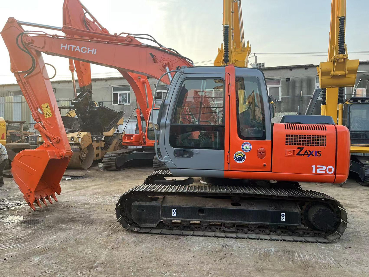 Hitachi ZX120-6 Japan Origin Used Excavator - Paletli ekskavatör: fotoğraf 2 Hitachi ZX120-6 Japan Origin Used Excavator - Paletli ekskavatör: fotoğraf 2