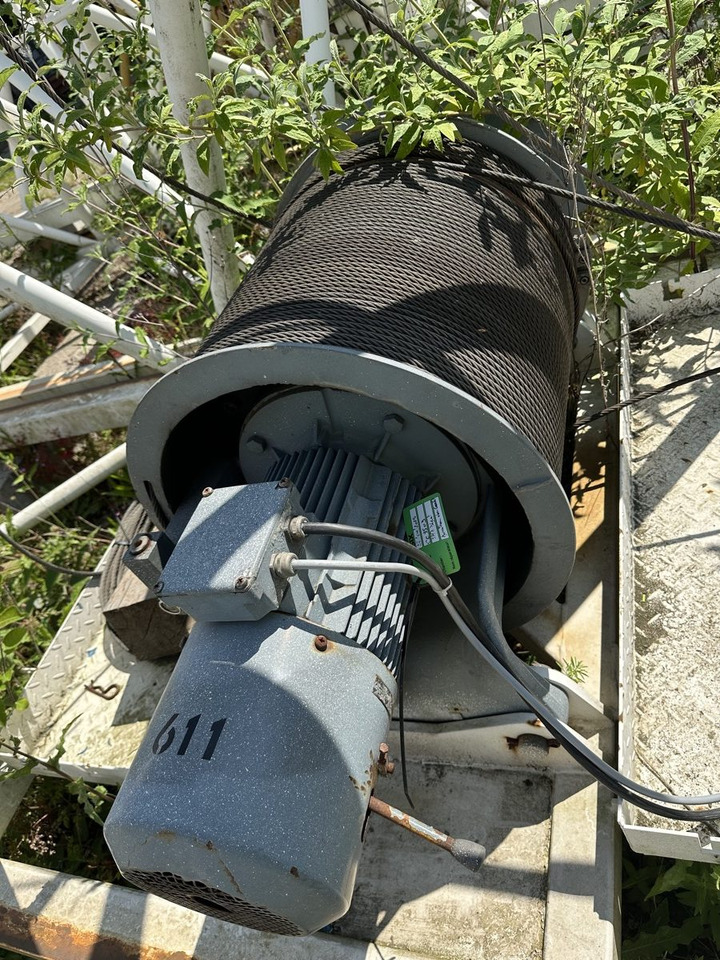 LIEBHERR 280 EC-H 12 Litronic slewing part - Vinç: fotoğraf 4 LIEBHERR 280 EC-H 12 Litronic slewing part - Vinç: fotoğraf 4