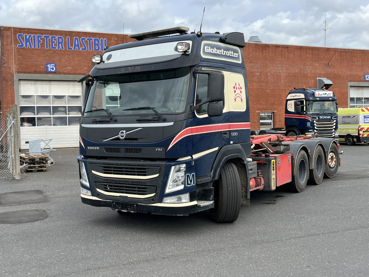 Volvo FM 500 8x4 - Kancalı yükleyici kamyon: fotoğraf 2 Volvo FM 500 8x4 - Kancalı yükleyici kamyon: fotoğraf 2