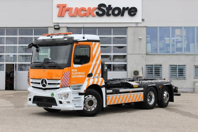 Mercedes-Benz eActros 300 L - Kancalı yükleyici kamyon: fotoğraf 1 Mercedes-Benz eActros 300 L - Kancalı yükleyici kamyon: fotoğraf 1
