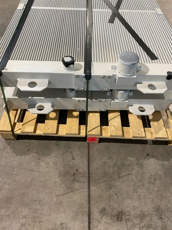 O&K Terex Water radiator RH120 Cat 6030 3672533 1459344 533-9472 - Radyatör - Kamyon: fotoğraf 2 O&K Terex Water radiator RH120 Cat 6030 3672533 1459344 533-9472 - Radyatör - Kamyon: fotoğraf 2