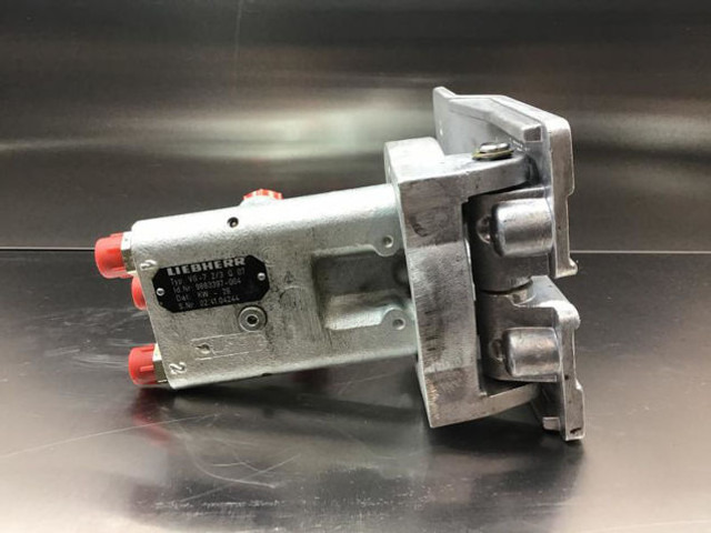 Liebherr A312 Li / A314 Li / A316 Li - Pedal: fotoğraf 3 Liebherr A312 Li / A314 Li / A316 Li - Pedal: fotoğraf 3