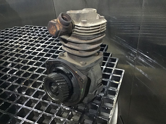 Liebherr Air Compressor - Motor ve yedek parça: fotoğraf 1 Liebherr Air Compressor - Motor ve yedek parça: fotoğraf 1